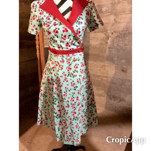 Gorgeous dress with pockets